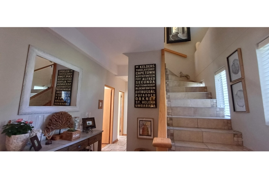 5 Bedroom Property for Sale in Jim Fouchepark Free State